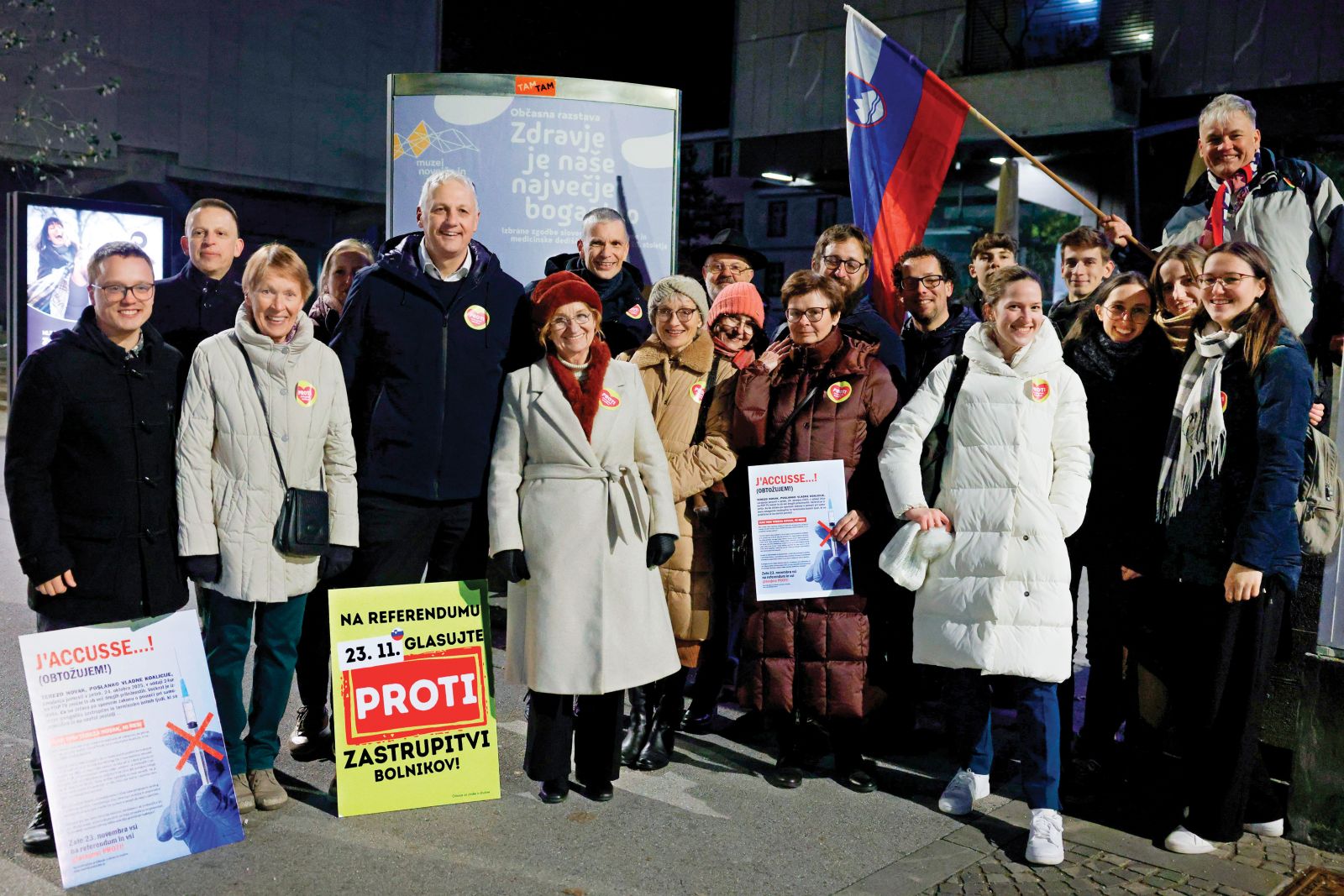 Tabor nasprotnikov zakona z Alešem Primcem na čelu. Serijski zbiralec podpisov in organizator referendumskih kampanj desnice je bil glavni pobudnik referenduma.