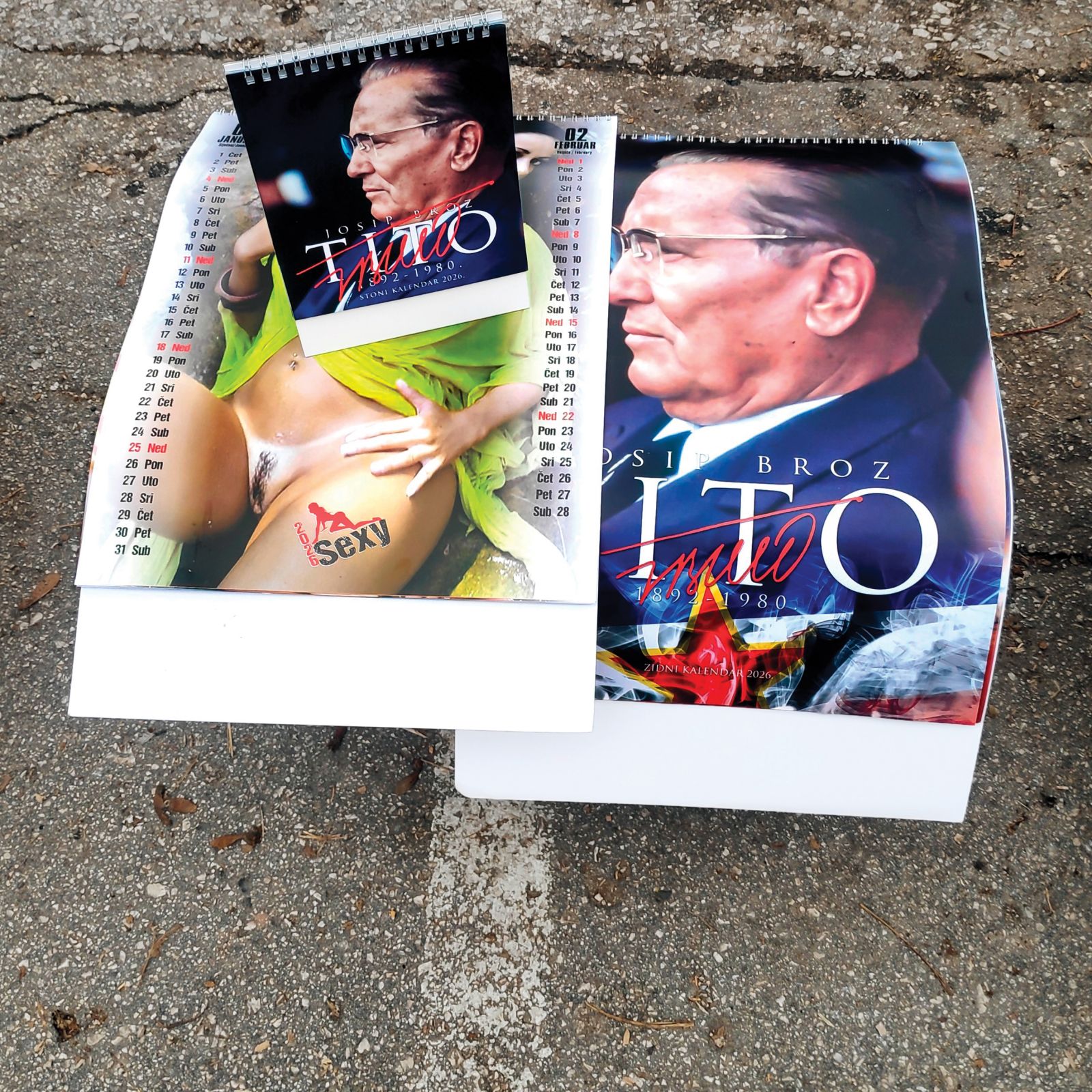 V Jajcu so na štantih poleg koledarja s Titovimi fotkami stali koledarji z golimi dekleti