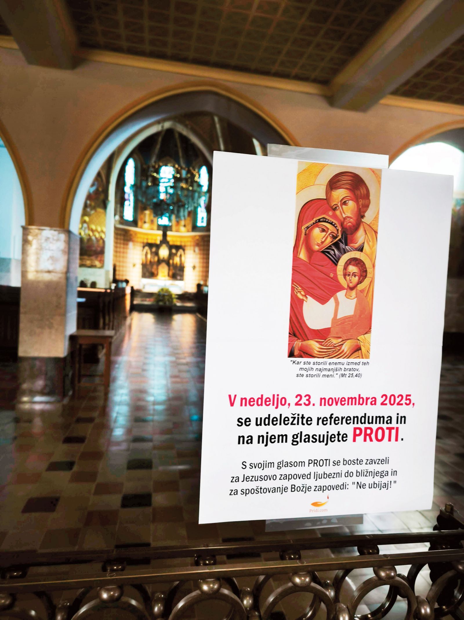 Podobni letaki, kot jih je pripravilo pastoralno društvo pridi.com, to je bilo sicer prijavljeno kot organizator predreferendumske kampanje, so se pojavljali po župniščih in cerkvah po vsej Sloveniji.