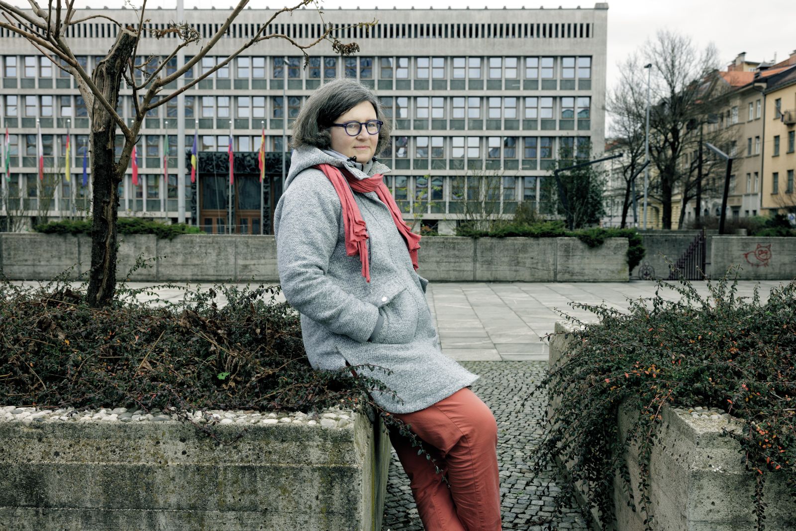 Boj za javno zdravstvo  se bo spet odvil na ramenih najbolj pogumnih žensk