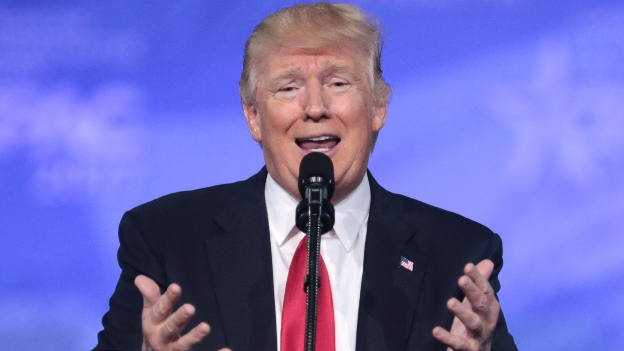 Trump / »Južna Afrika zaplenjuje zemljo in z določenimi sloji ljudi ravna zelo slabo«