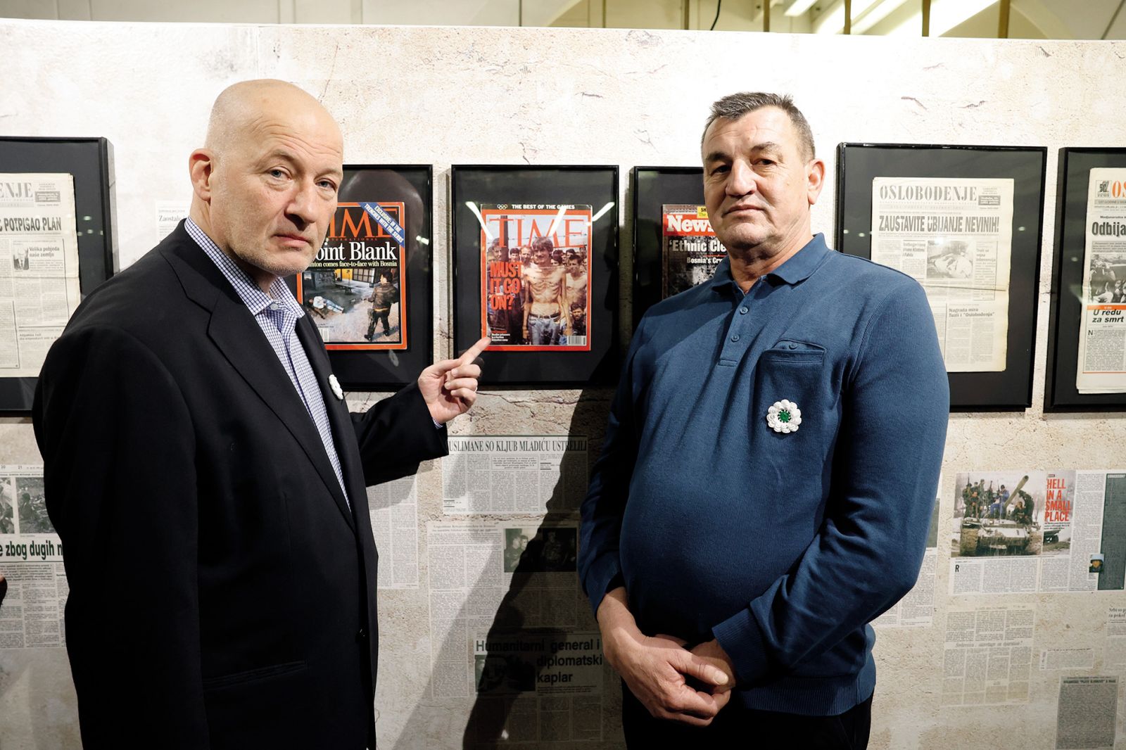 Vesti, ki niso zbudile vesti, razstava naslovnic; Ali Žerdin in Fikret Alić (tudi na naslovnici revije Time), Cankarjev dom, LJ | Borut Krajnc