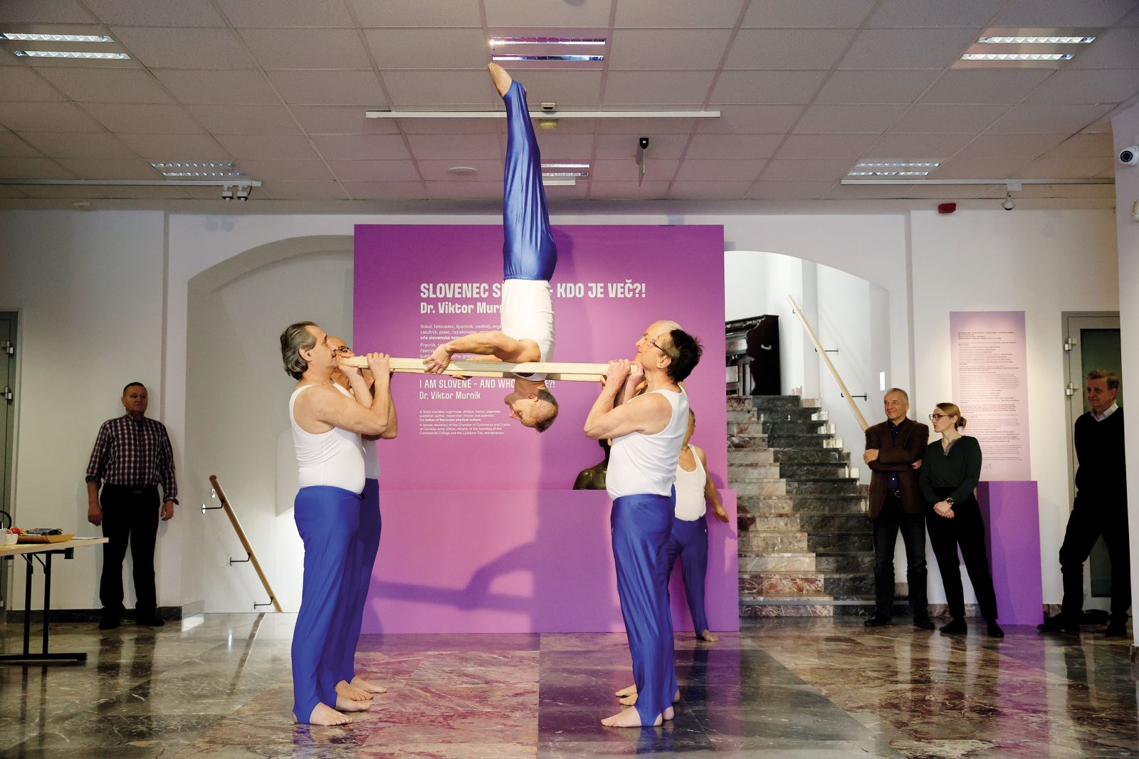 Gimnastični veterani iz Športnega društva Sokol Bežigrad na razstavi »Slovenec sem – in kdo je več?! Dr. Viktor Murnik«; Narodni muzej Slovenije – Metelkova, LJ | Borut Krajnc