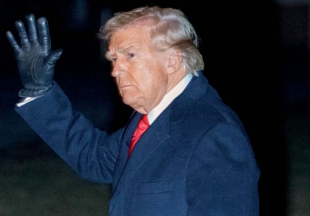 Trumpu desnica beži v Sieg Heil