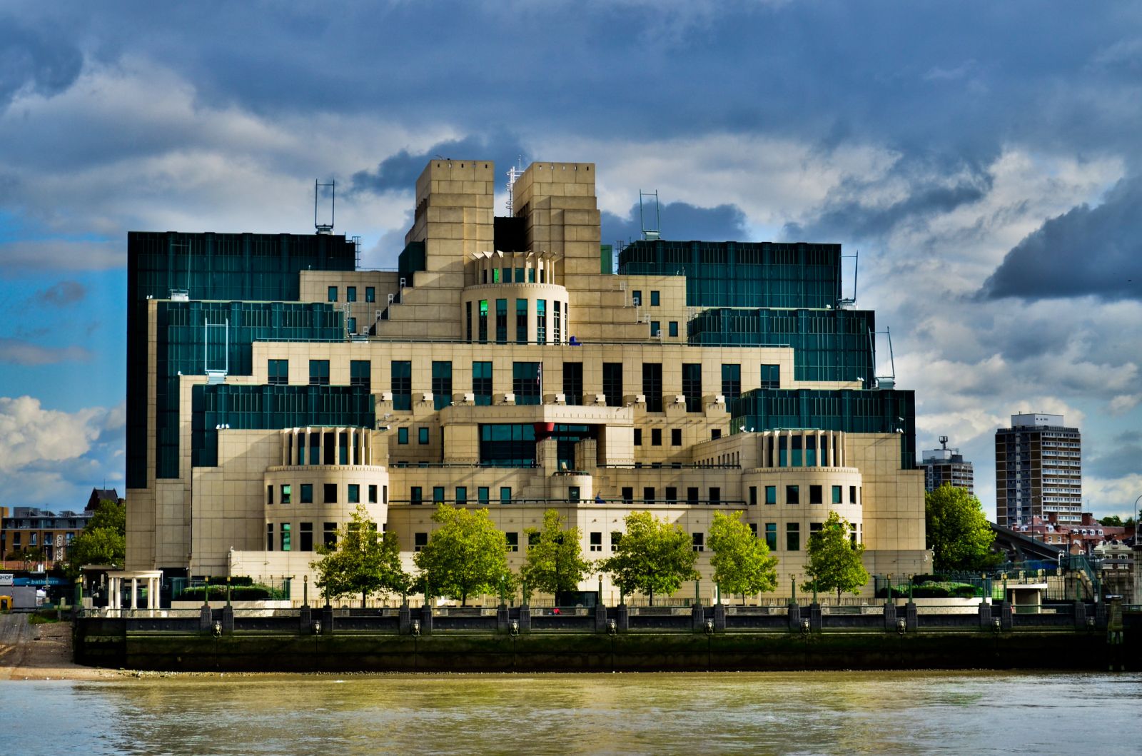 MI6 / »Rusija ima taktike, ki so tik pod pragom vojne«