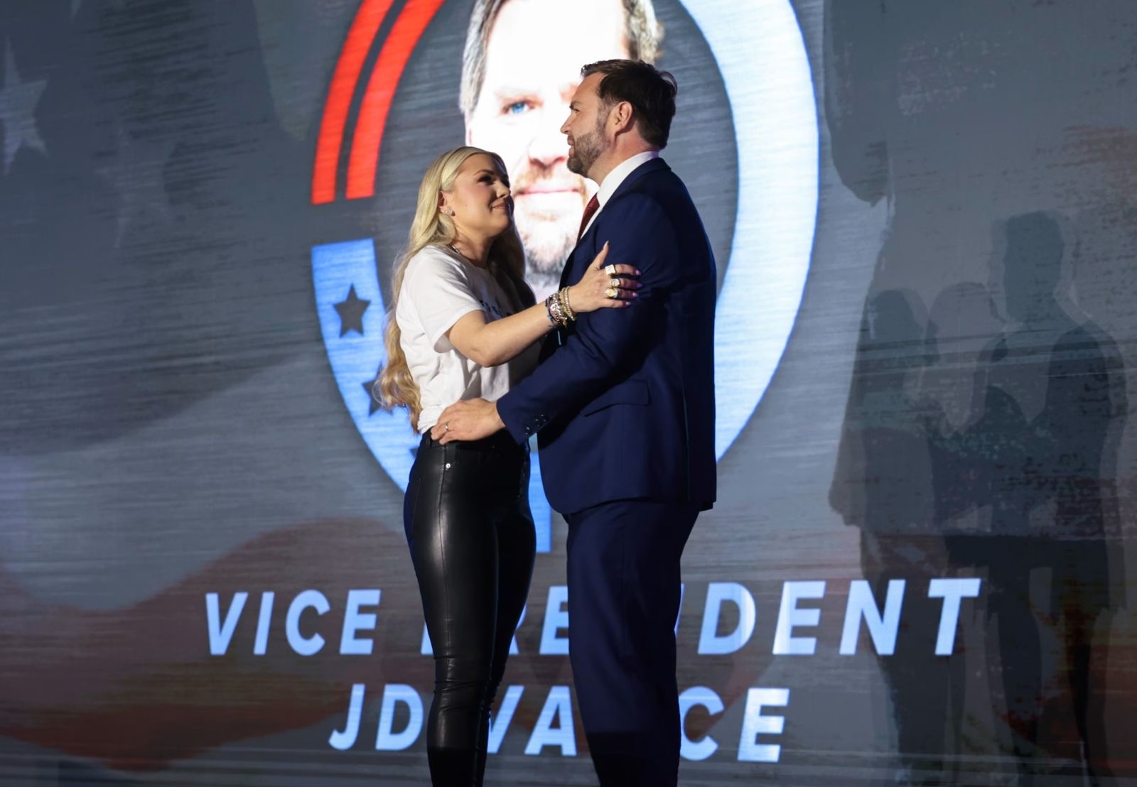 Erika Kirk / Vdova Charlieja Kirka podprla JD Vancea kot Trumpovega naslednika