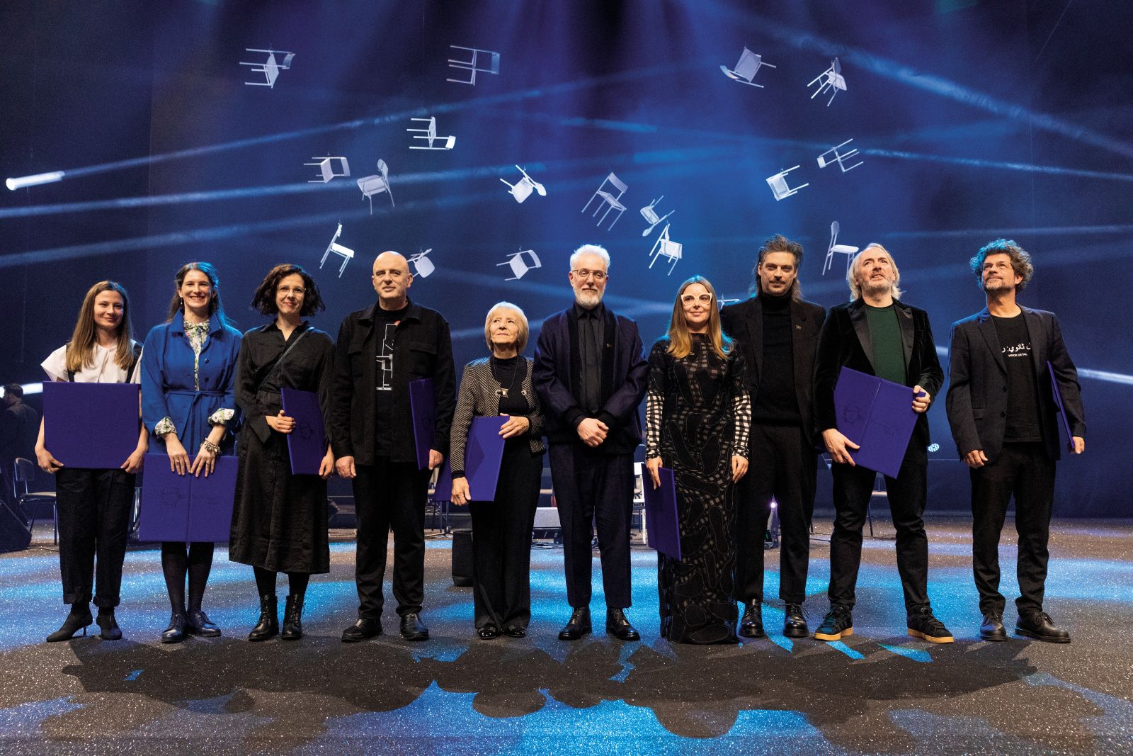 Letošnji prejemniki Prešernovih nagrad in nagrad Prešernovega sklada: gledališka režiserka Nina Rajić Kranjac, pisateljica Nataša Kramberger, vizualna umetnica Nika Autor, režiser in performer Dragan Živadinov, vizualna umetnica in kiparka Dragica Čadež, oblikovalska skupina Grupa Ee (Damjan Ilić, Mina Žabnikar in Ivian Kan Mujezinović), oblikovalec zvoka Julij Zornik ter glasbenik Tomaž Grom.