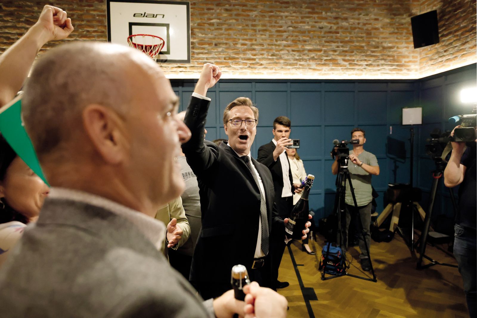 Razglasitev izida evropskih volitev v štabu zelene stranke Vesna. Volivci so Prebiliča izstrelili v Bruselj.