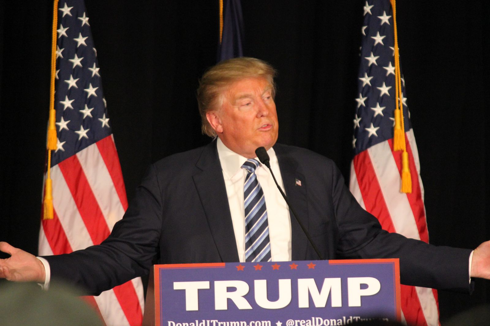 »Trump je čez noč na smetišče zgodovine odvrgel osem desetletij ameriške zunanje politike«