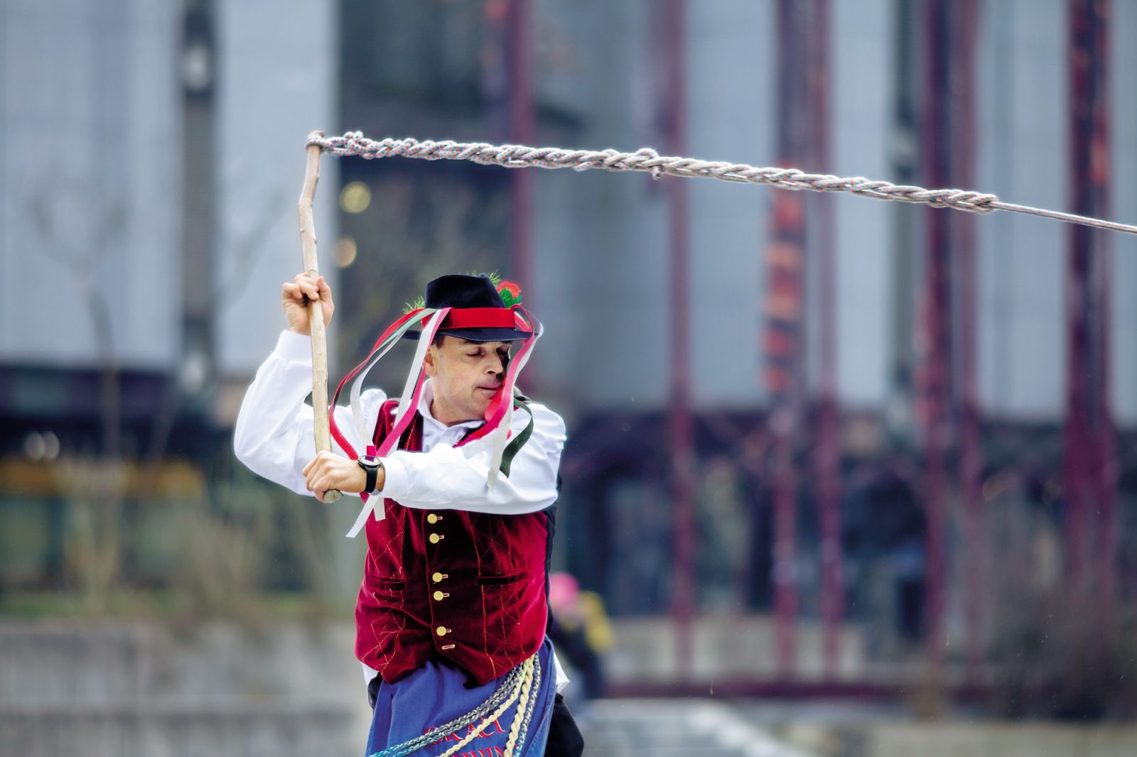 Pokači kličejo dobro letino v spremstvu ptujskih kurentov, pred DZ, LJ | Gašper Lešnik