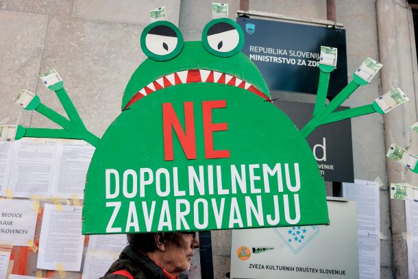 Golobova vlada je ukinila sporno dopolnilno zdravstveno zavarovanje