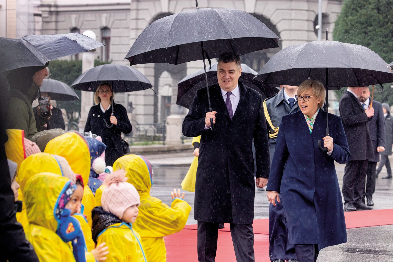 Prvi obisk hrvaškega predsednika Milanovića po zmagi na volitvah je bil pri prijateljici Nataši Pirc Musar | Luka Dakskobler