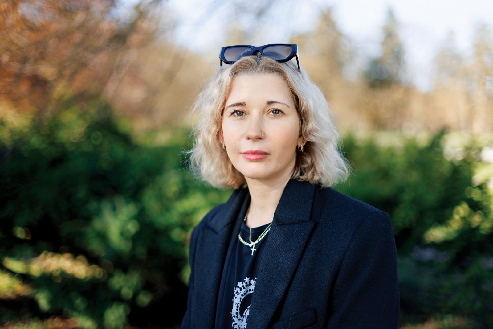 Eva Mahkovic je pisateljica, dramaturginja, prevajalka in predavateljica dramskega pisanja. Pogovori z Bogom so njena četrta knjiga. 