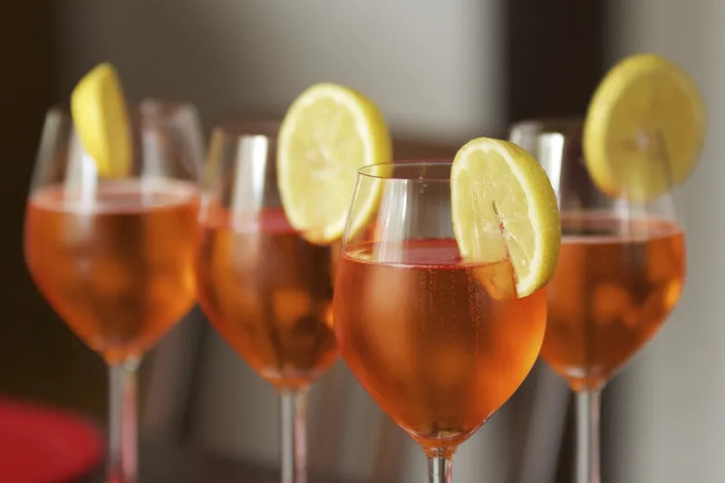 Poziv / Višja obdavčitev sladkanih in alkoholnih pijač