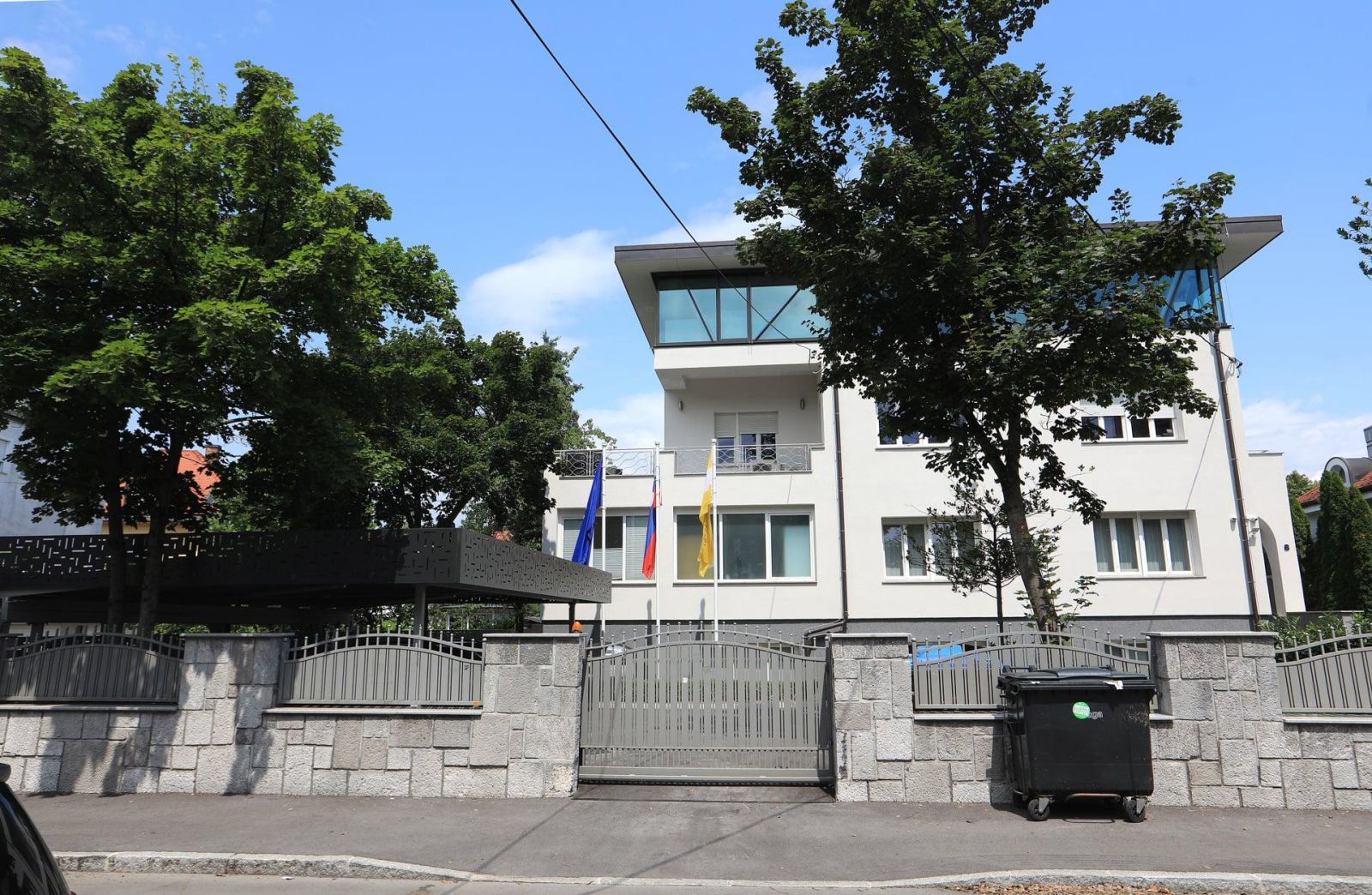 Sedež stranke SDS na Trstenjakovi 8 v Ljubljani