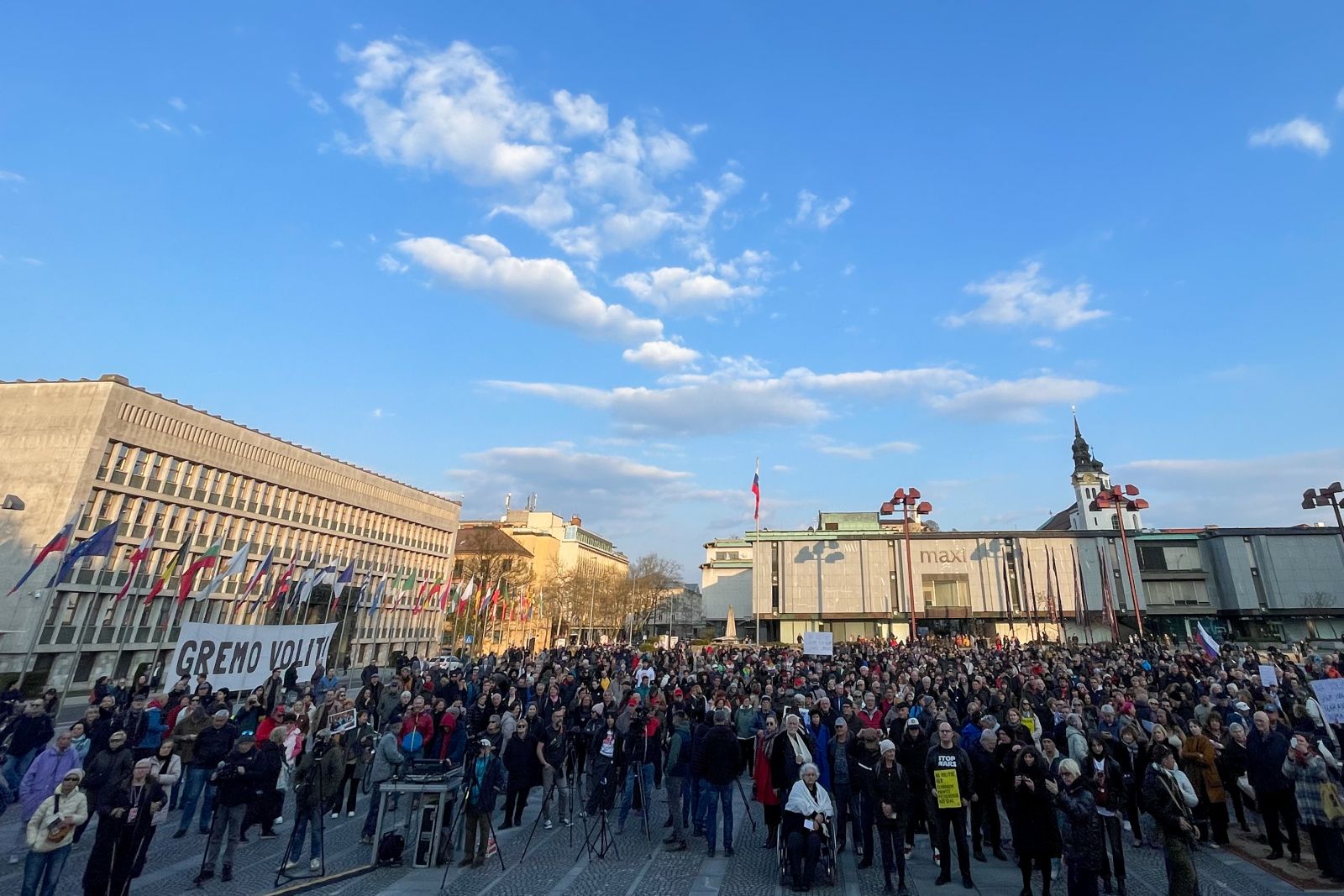 Množica na predvolilnem shodu