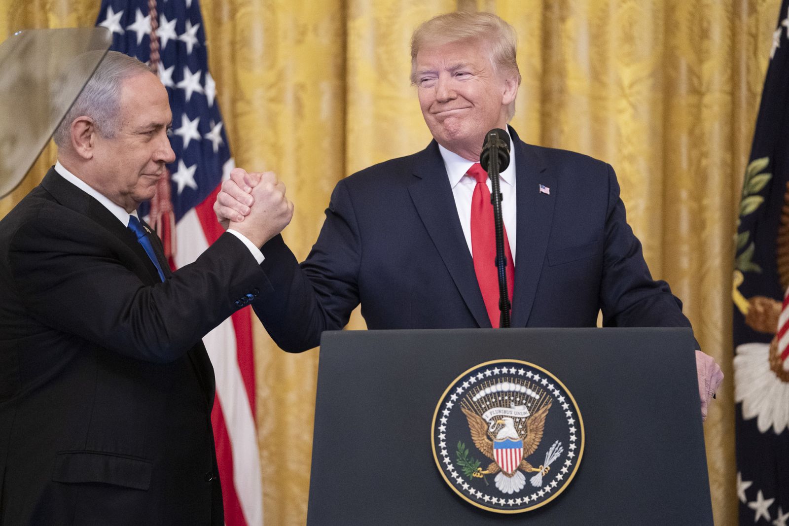 »Z vojno proti Iranu sta tako Trump kot Netanjahu ugriznila v železno palico«