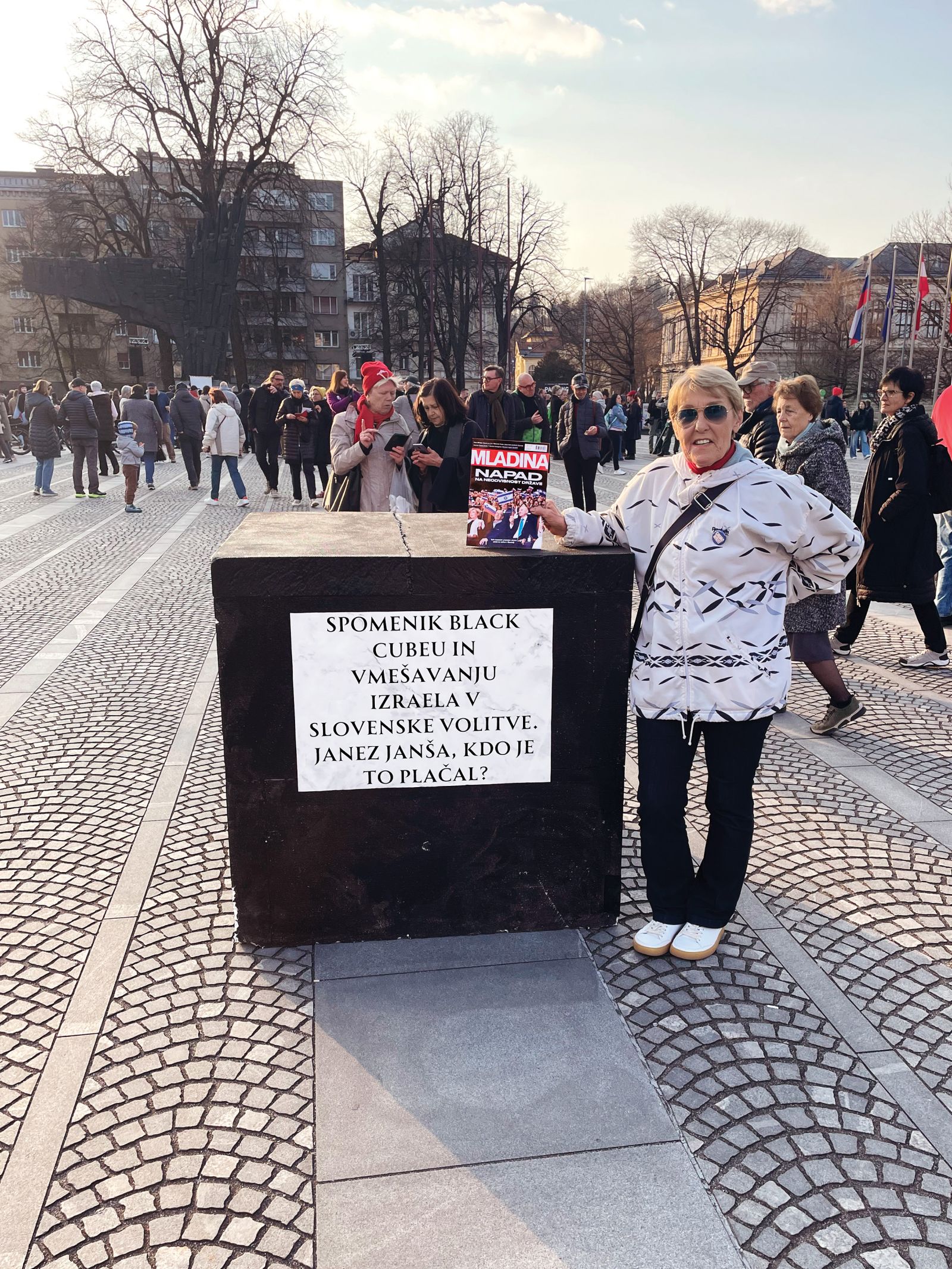 Naj nas ne poje Black Cube; shod Na volitve!, Trg republike, LJ | naključna oseba