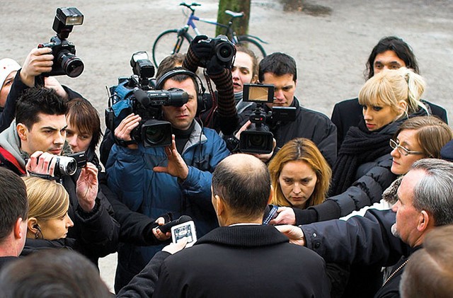 Omejevanje dostopa fotoreporterjem krni vizualno podobo ključnih dogodkov