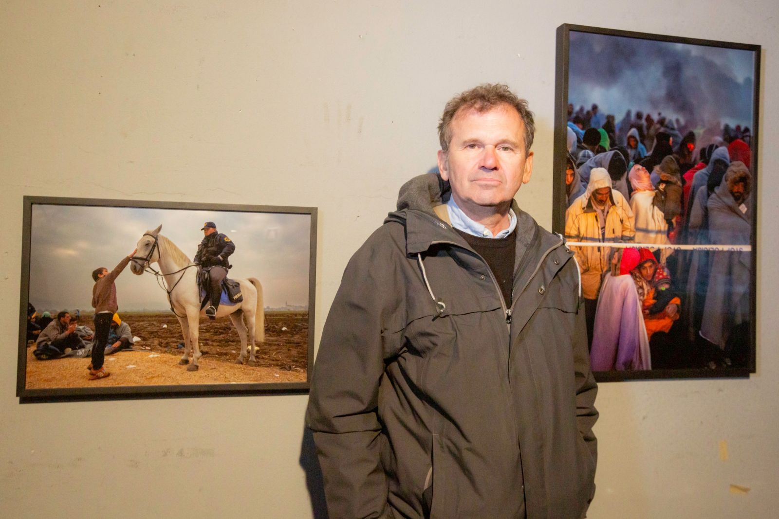 Mladinin fotograf Borut Krajnc na otvoritvi razstave Predsodki