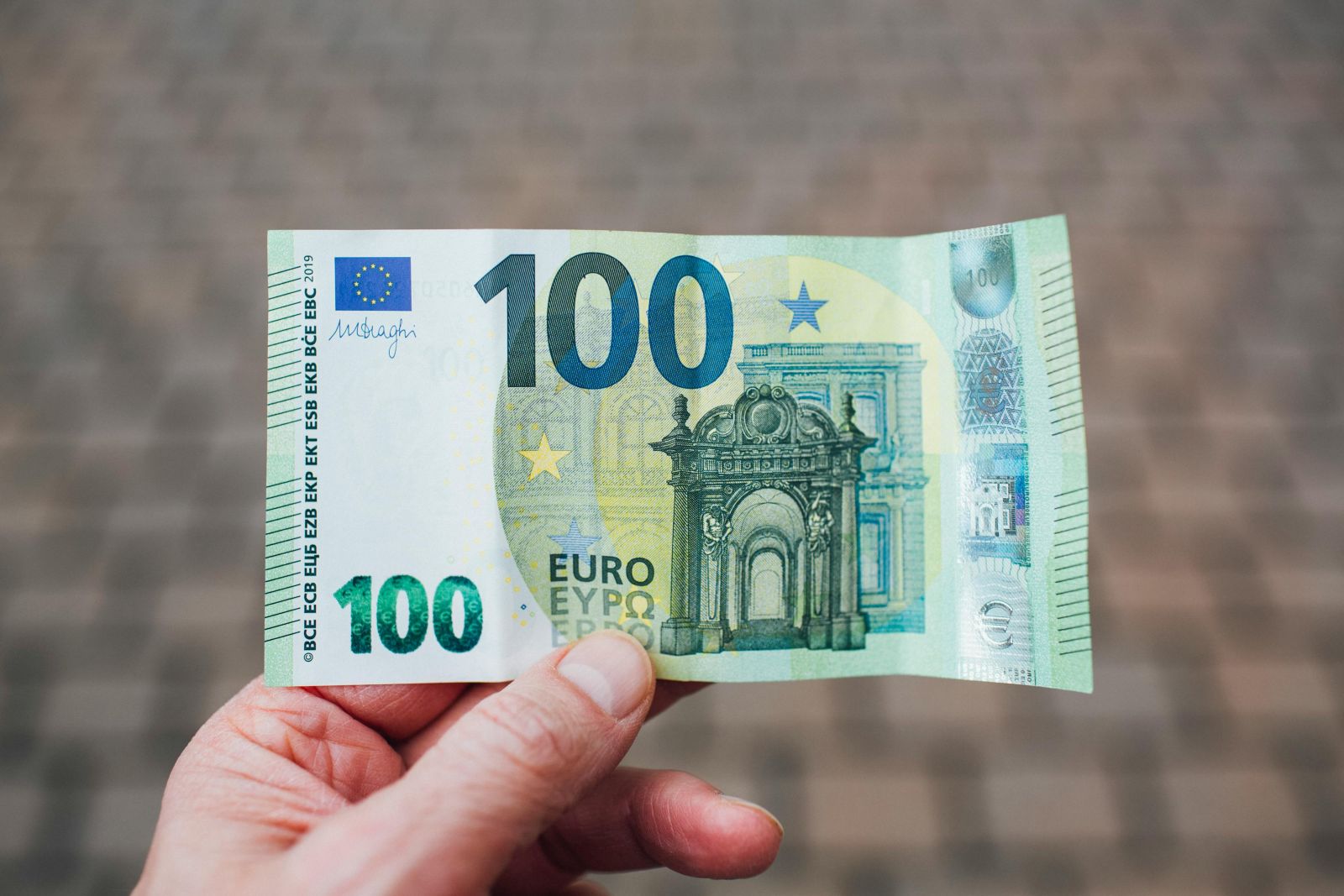 325 evrov na teden / Temeljni dohodek za umetnike