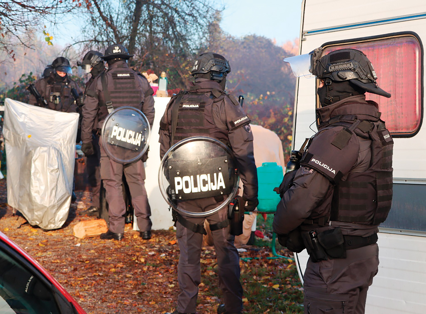 Policijska preiskava v naselju Brezje pri Novem mestu