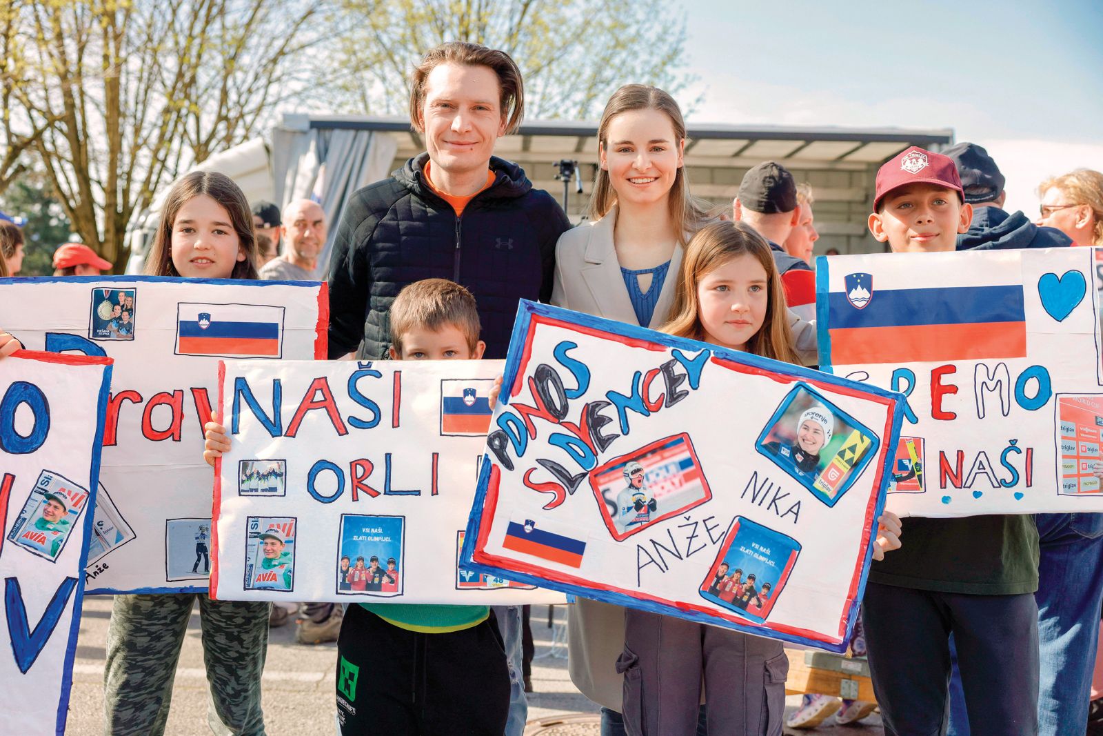 Sprejem smučarskih skakalcev Nike Vodan in Anžeta Laniška, Kokrica pri Kranju | Luka Dakskobler