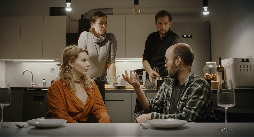 Prizor iz filma Zemljo krast
