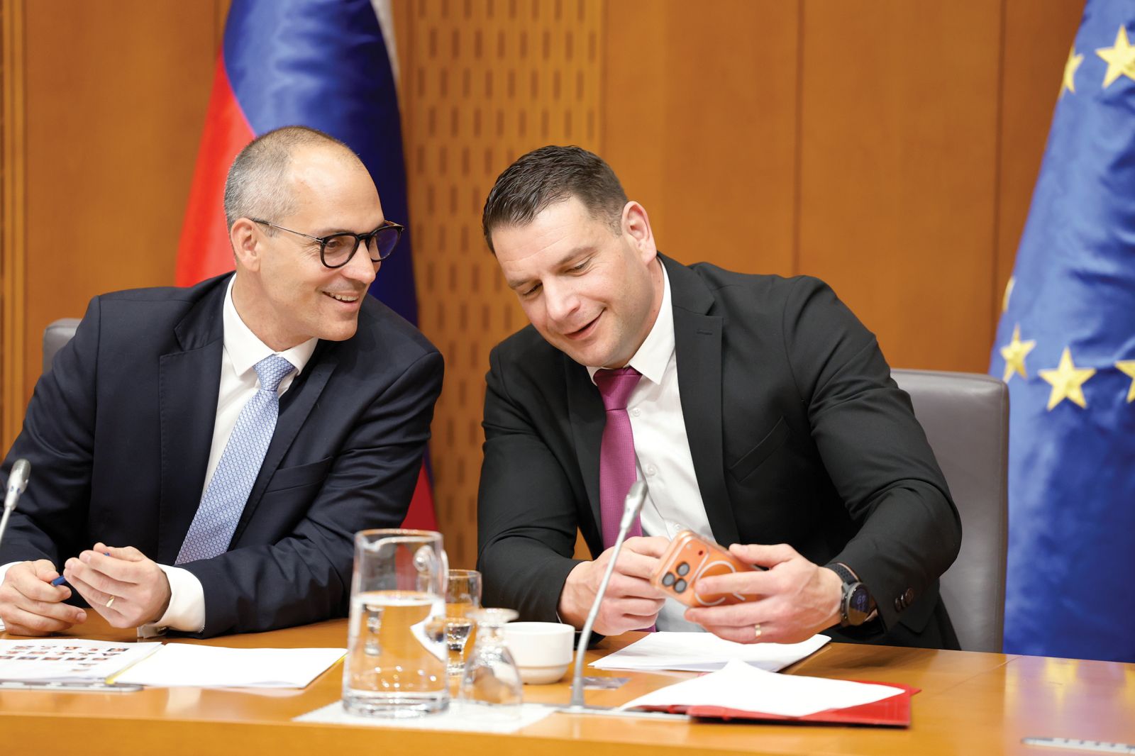 Zoran Stevanović (desno), po novem borec za resnično bogate, in zobozdravnik Tadej Ostrc, levo, ki je Logarjev kandidat za zdravstvenega ministra. Leta 2023 je moral skupaj z ministrom Danijelom Bešičem Loredanom odstopiti zaradi zgrešene zdravstvene reforme.