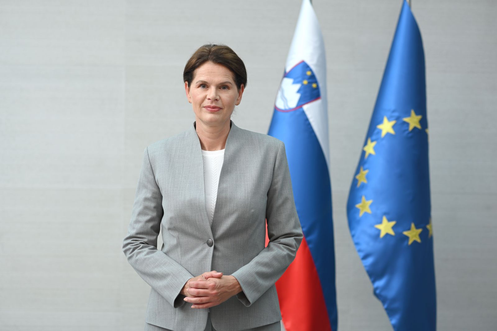 Ministrica za infrastrukturo Alenka Bratušek