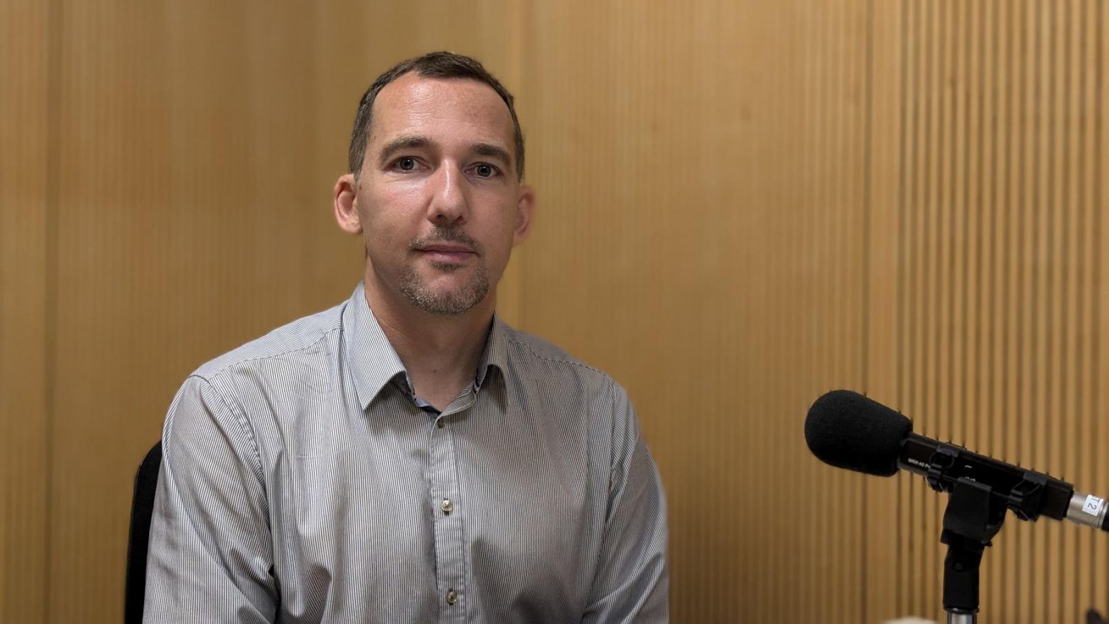 Denis Mancevič v oddaji Ob osmih na Radiu Slovenija