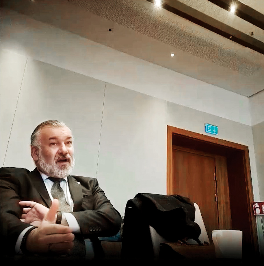 Odvetnik Jože Oberstar je sumil, da ga snemajo. V izjavah je bil previden – kljub temu jim je v Black Cubu pogovor z njim uspelo zmanipulirati.