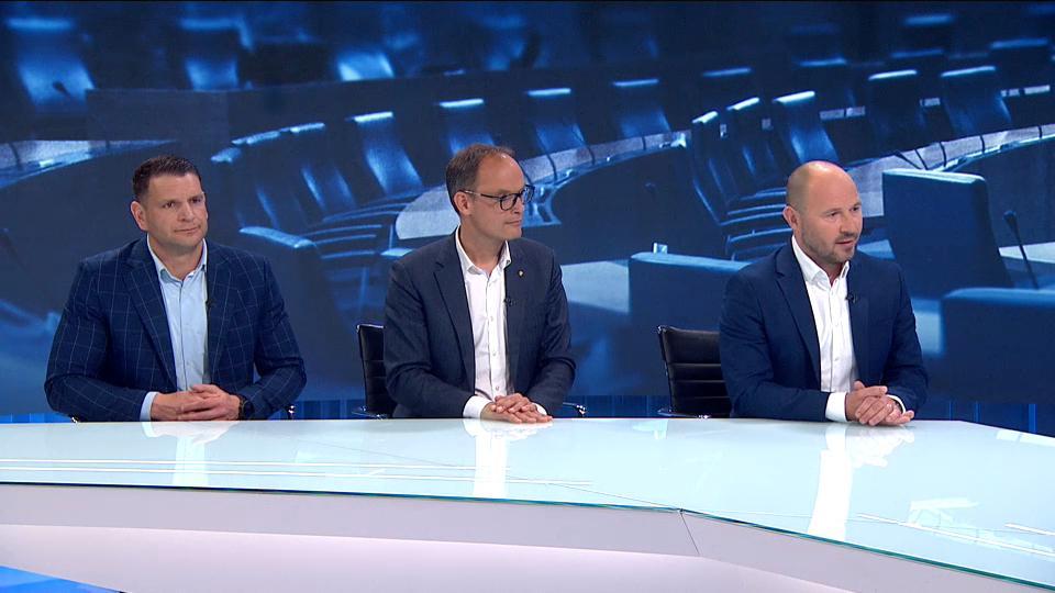 Zavezniki bogatih: Trio fantastikus: Zoran Stevanović, Anže Logar in Jernej Vrtovec v Odmevih na TV Slovenija