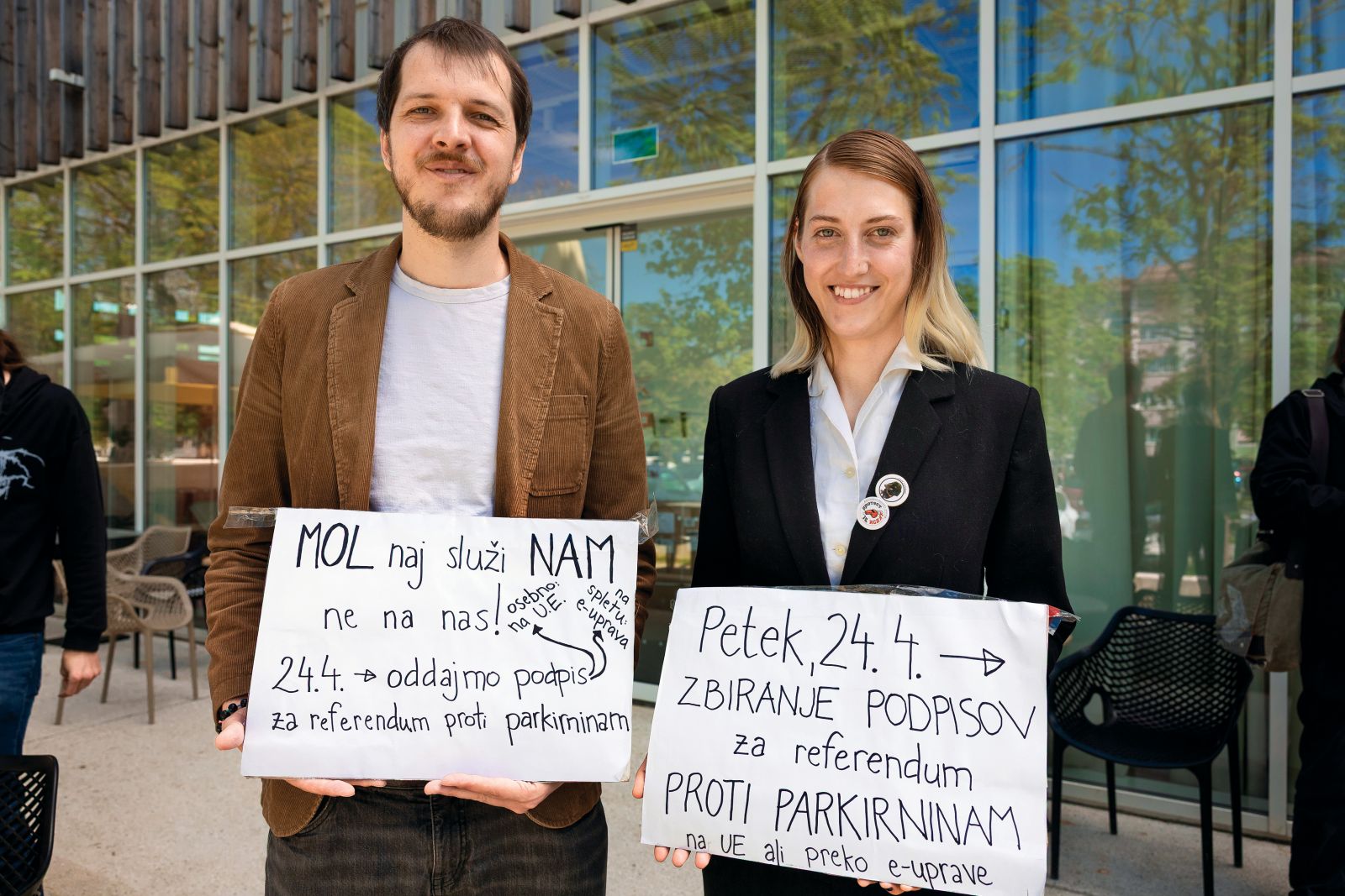 Zbiranje podpisov za referendum proti plačljivemu parkiranju v stanovanjskih soseskah v Ljubljani | Borut Krajnc