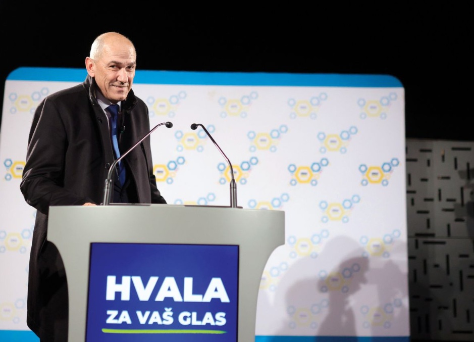 »Noben plakat ni bil zastonj, vse bo treba vrniti«