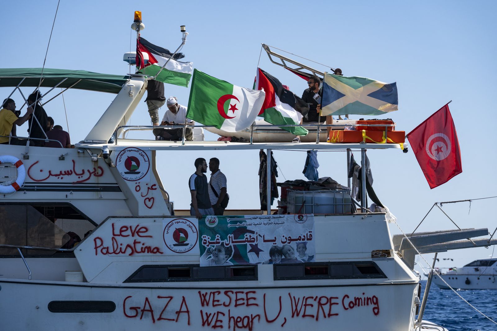 Izrael prestregel humanitarno flotiljo za Gazo