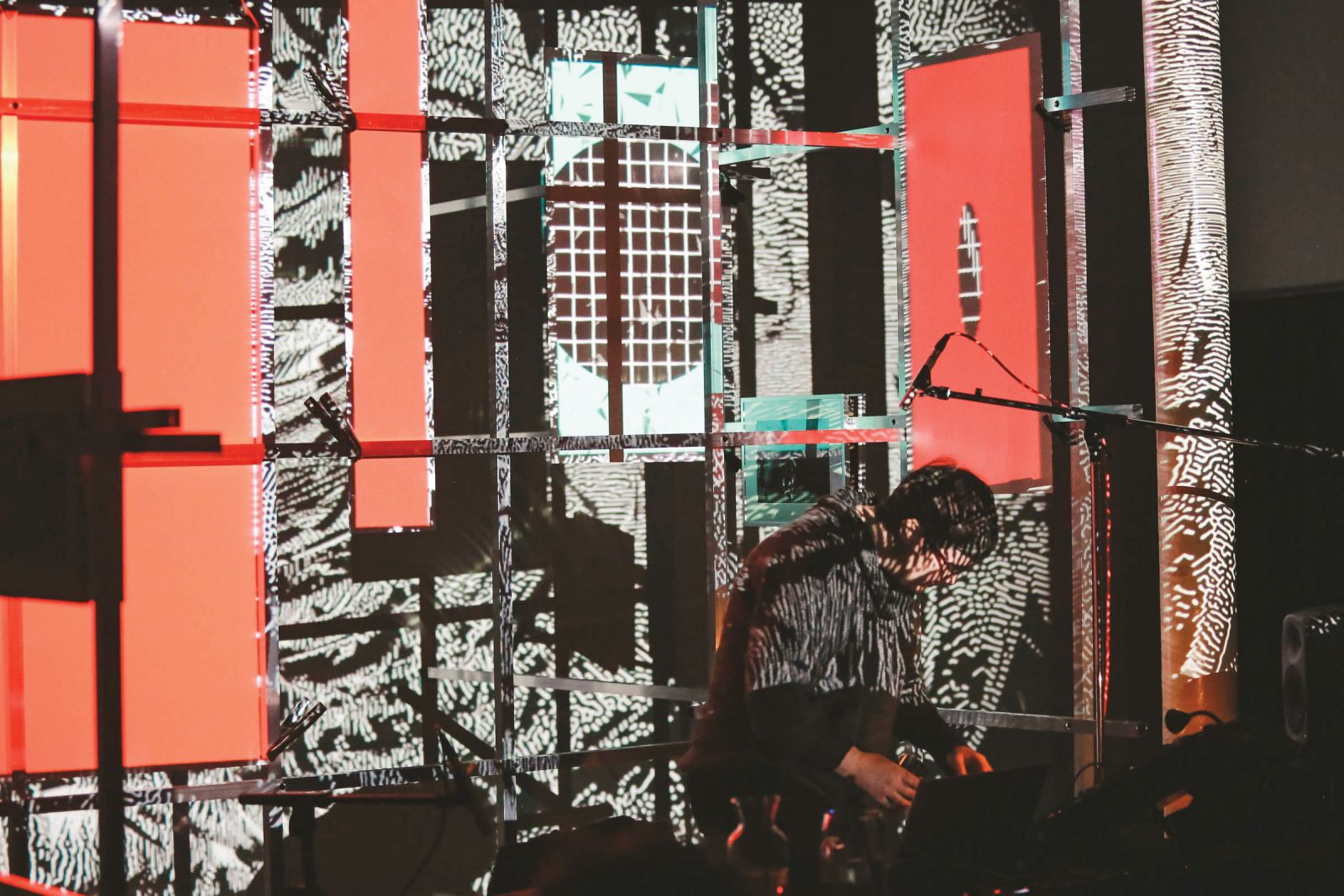 Popina / Sounding Spomenik: Manja Ristić & Lina Rica, avdiovizualni performans: Galerija Alkatraz, LJ | Nina Pernat