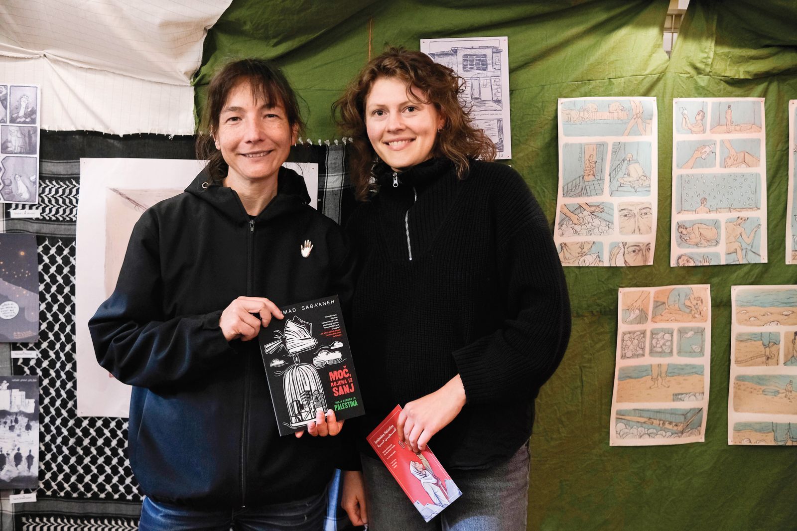 Dnevi Palestine: Črnilo in kri, razstava stripov palestinskih avtorjev in avtoric, Kristina Božič in Maruša Uhan, Vodnikova domačija, LJ | Janez Zalaznik