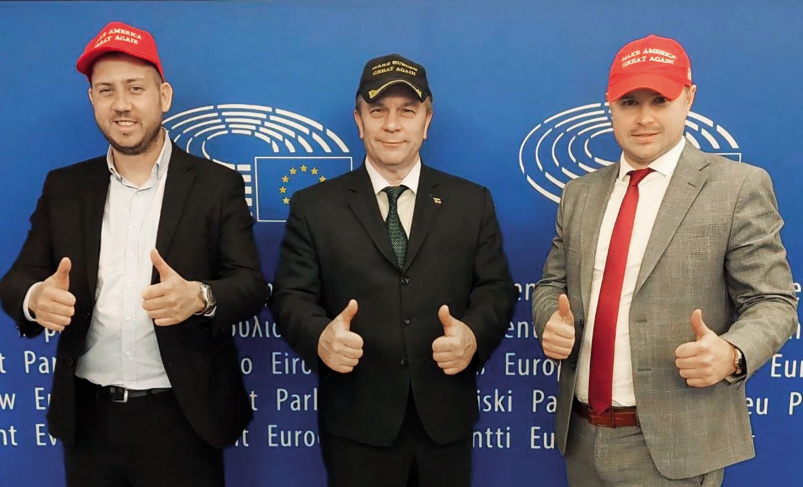 Navdušeni Branko Grims je v Bruslju Trumpovo zmago slavil skupaj s pomočnikoma Žanom Žalcem (levo) in Gašperjem Pečarjem (desno)