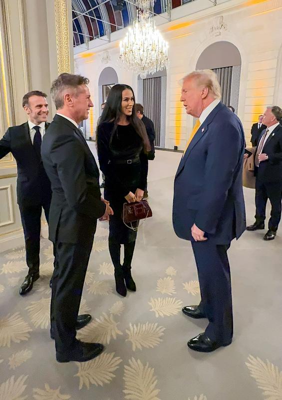 Robert Golob in Donald Trump Robert Golob se je s Trumpom pred časom srečal v Parizu. Foto: UKOM