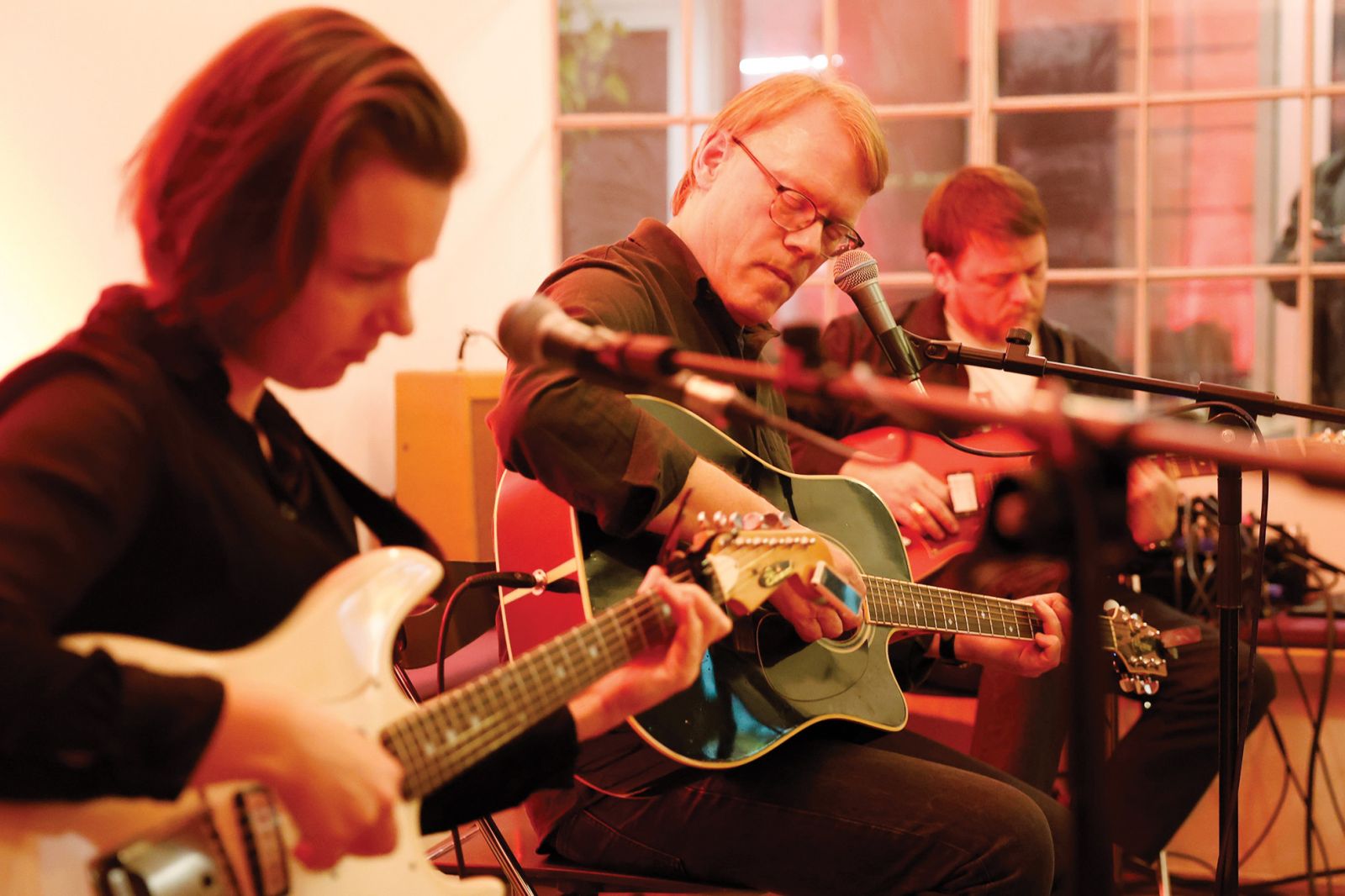 Chris Eckman z gosti (Jana Beltran, Alastair McNeill), hostel Celica, LJ | Borut Krajnc