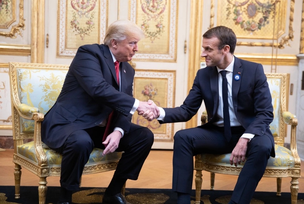 Kaj je Macron v SMS-sporočilu ponudil Trumpu?