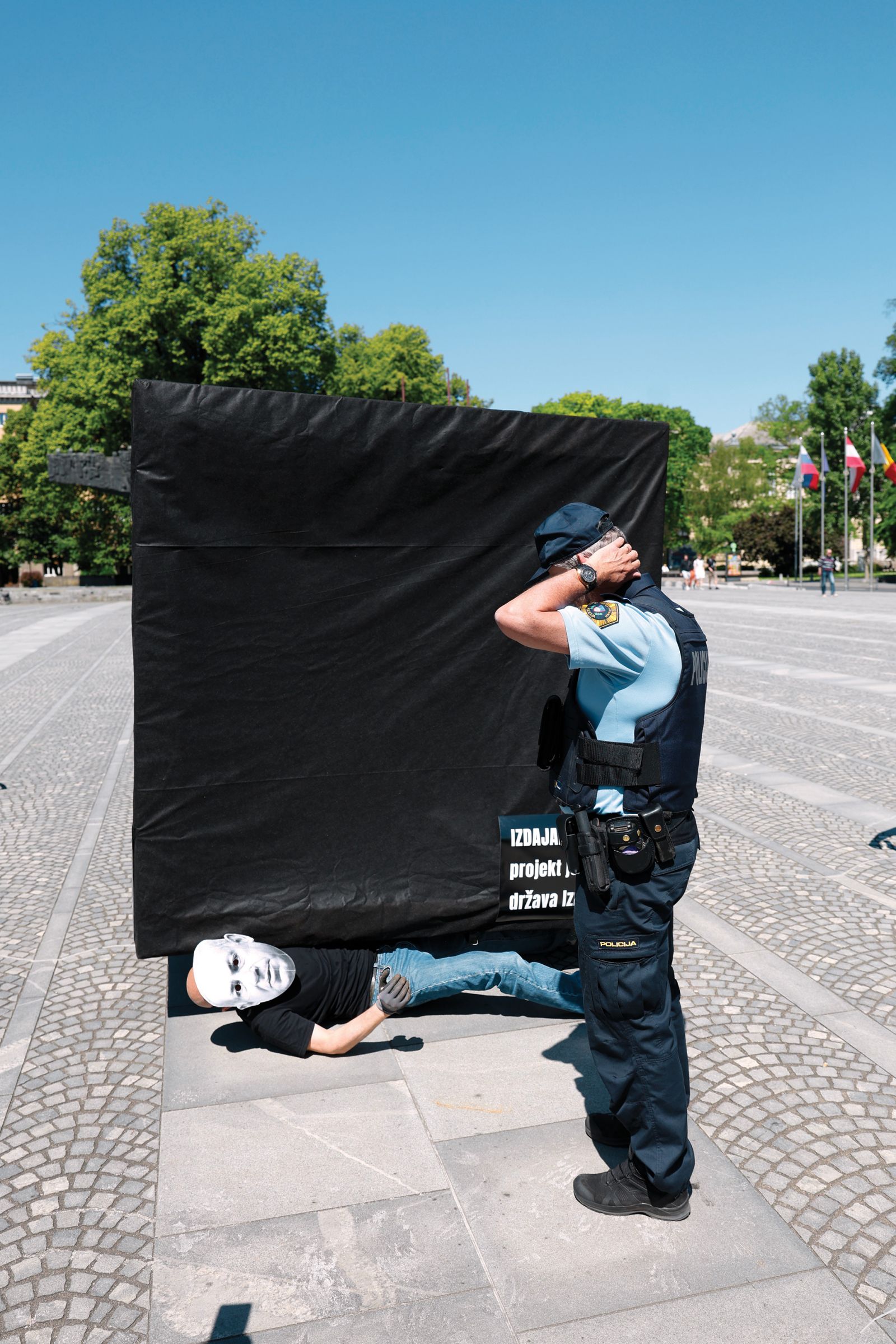 Protest proti vmešavanju izraelske obveščevalne službe Black Cube v slovenske volitve in izvolitvi Janeza Janše za mandatarja (petek na dan izvolitve pred parlamentom) | Borut Krajnc