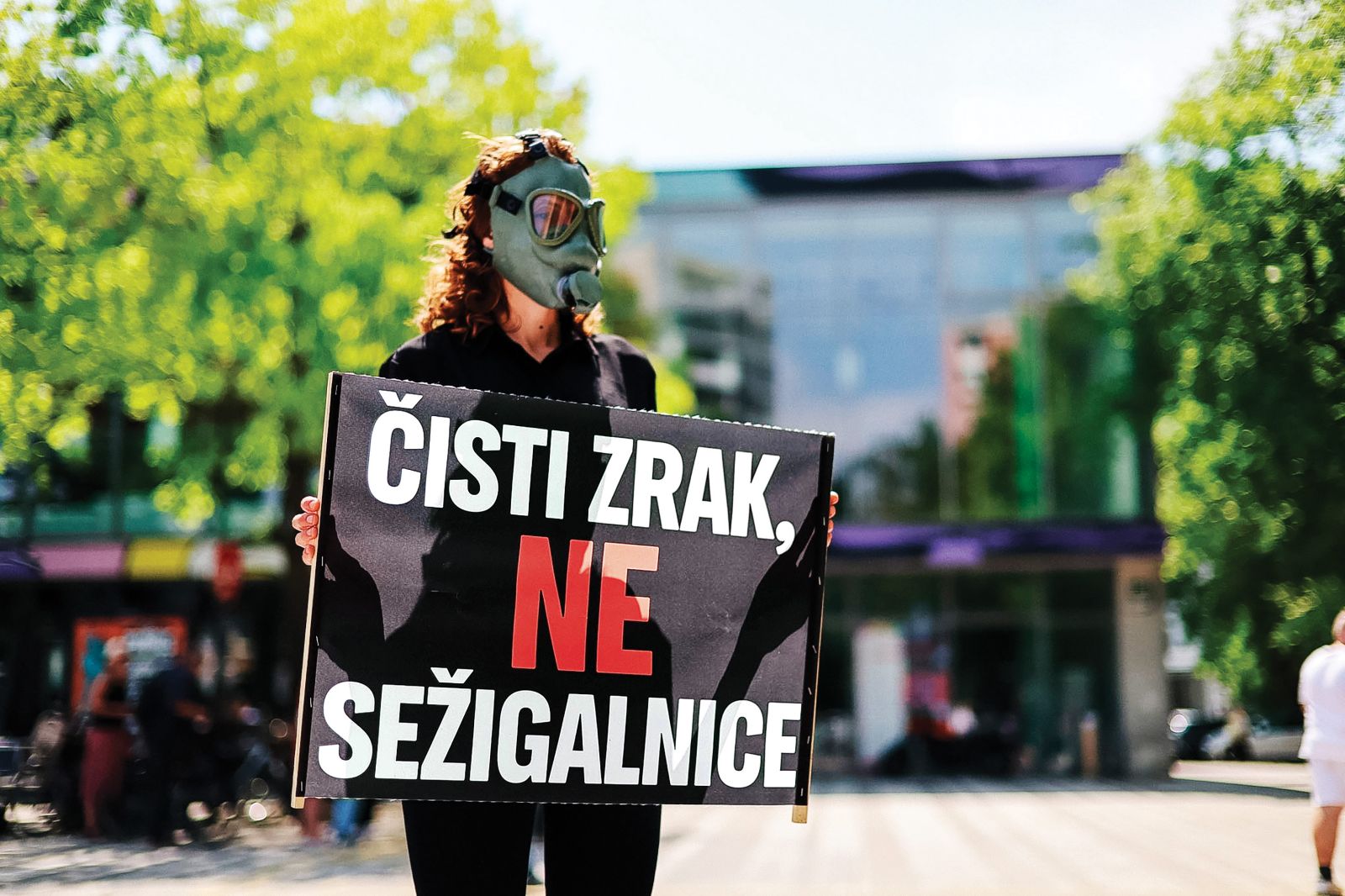 Protest proti predvideni gradnji sežigalnice v Ljubljani (protestirali so pred Kinom Šiška) | Črt Piksi