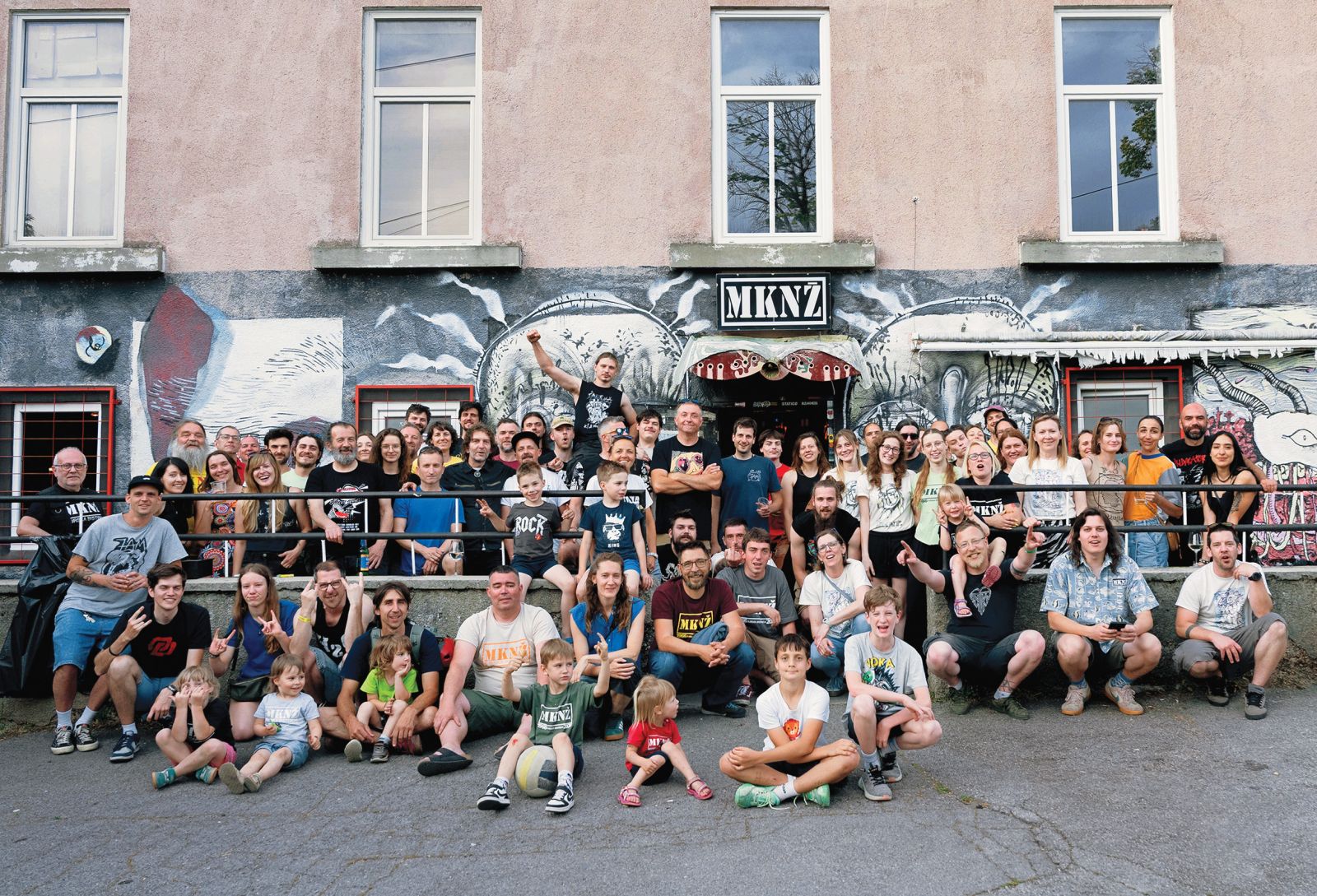 Nekdanja in sedanja ekipa MKNŽ