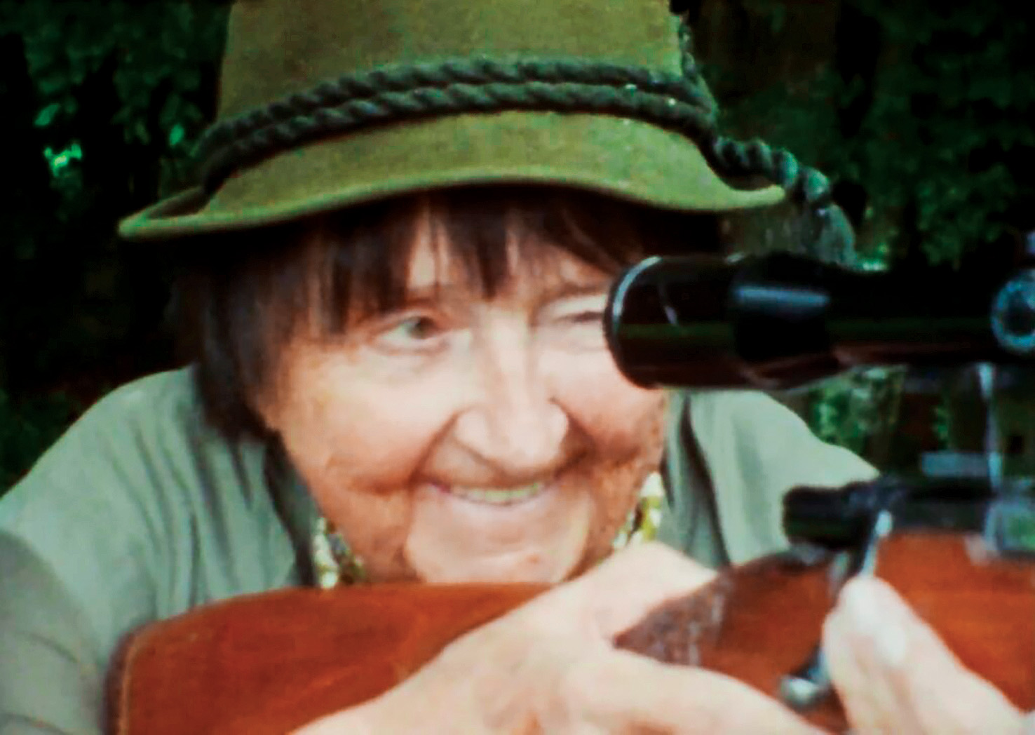 Maja Alibegović je filmski esej Moja prijateljica Sely posvetila Sely de Brea Šubic, soprogi slikarja Iva Šubica, priseljenki s statusom, ki je lažje postala lovka kot filmarka.