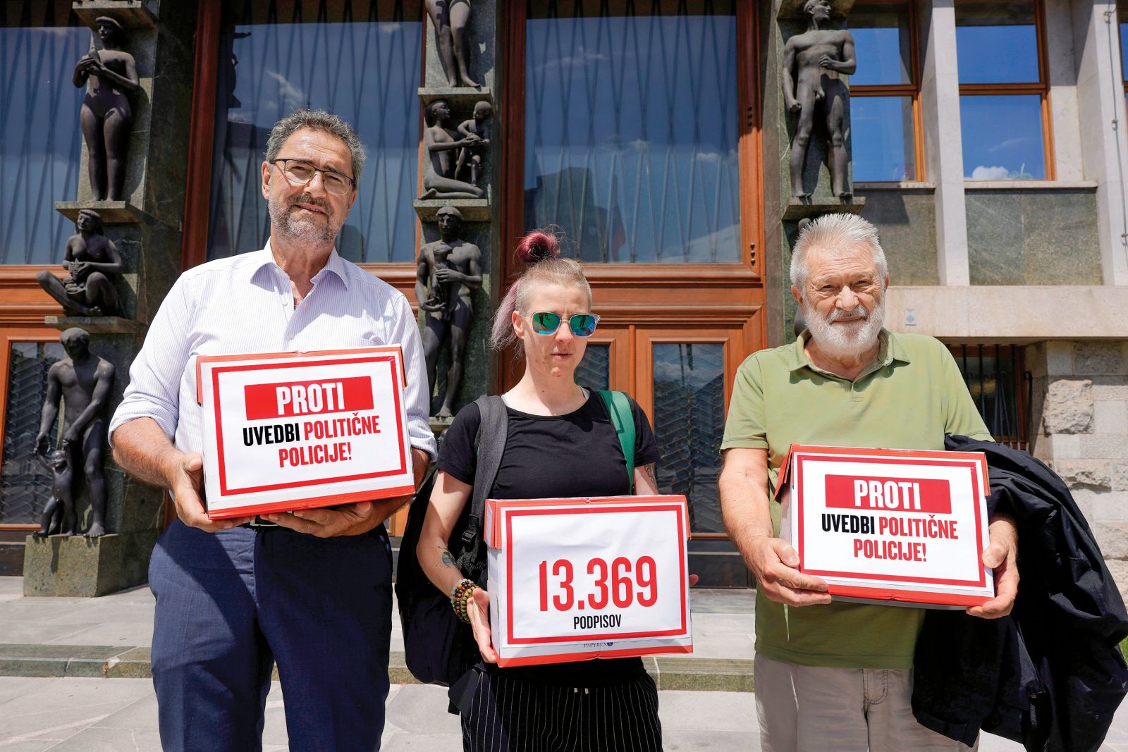 Vložitev referendumske pobude proti noveli zakona o parlamentarni preiskavi | Luka Dakskobler