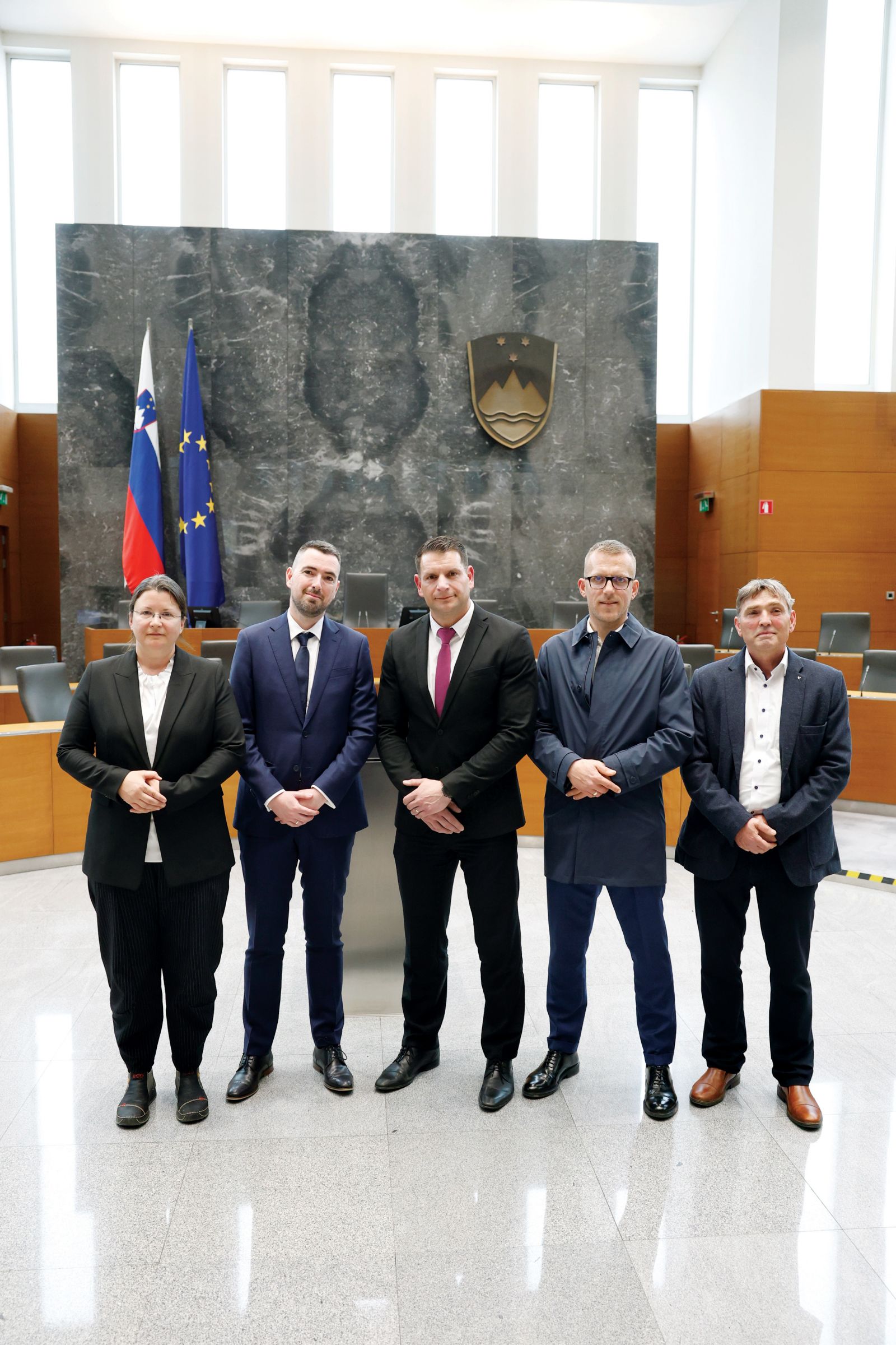 Cvetober poslancev Resnice (od leve proti desni): Katja Kokot, Nedeljko Todorović, Zoran Stevanović, Boris Mijič in Aleksander Štorek.