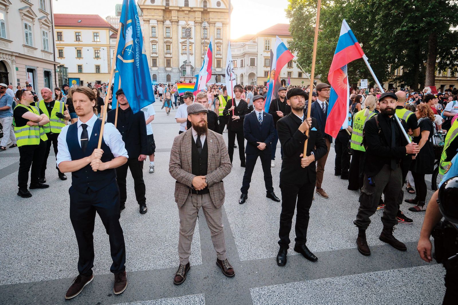 Pripadniki katoliške stranke Straža na ljubljanski paradi ponosa | Janez Zalaznik