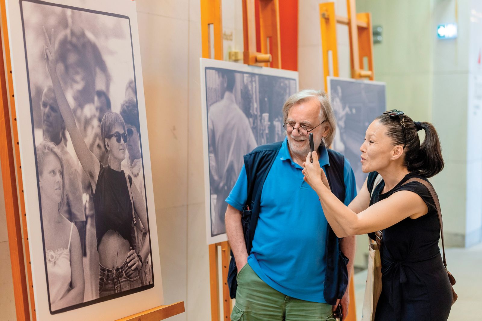 Tone Stojko: izbor protestniške fotografije 80. let; pop-up razstava, preddverje Gallusove dvorane, Cankarjev dom, LJ | Črt Piksi